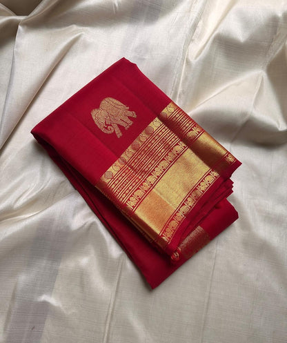 Cynosure Red Soft Banarasi Silk Saree With Marvellous Blouse Piece