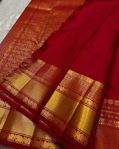 Cynosure Red Soft Banarasi Silk Saree With Marvellous Blouse Piece