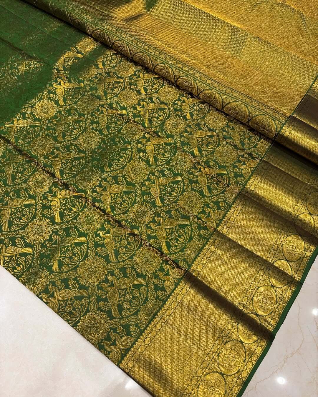 Divine Dark Green Soft Banarasi Silk Saree With Entrancing Blouse Piece