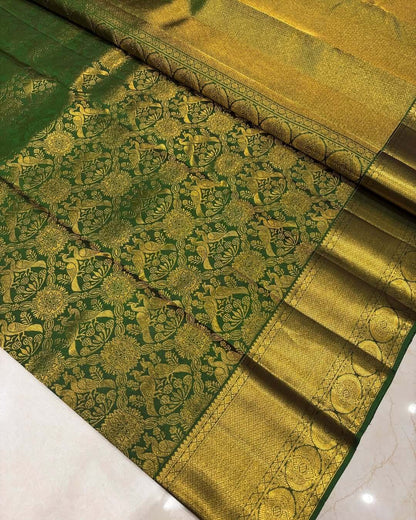 Divine Dark Green Soft Banarasi Silk Saree With Entrancing Blouse Piece