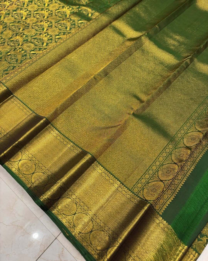 Divine Dark Green Soft Banarasi Silk Saree With Entrancing Blouse Piece