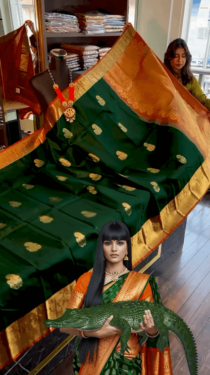 Impressive Dark Green Soft Banarasi Silk Saree With Lovely Blouse Piece