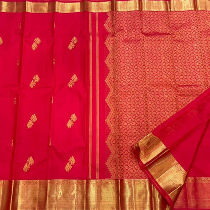 Exemplary Red Soft Banarasi Silk Saree With Forbearance Blouse Piece