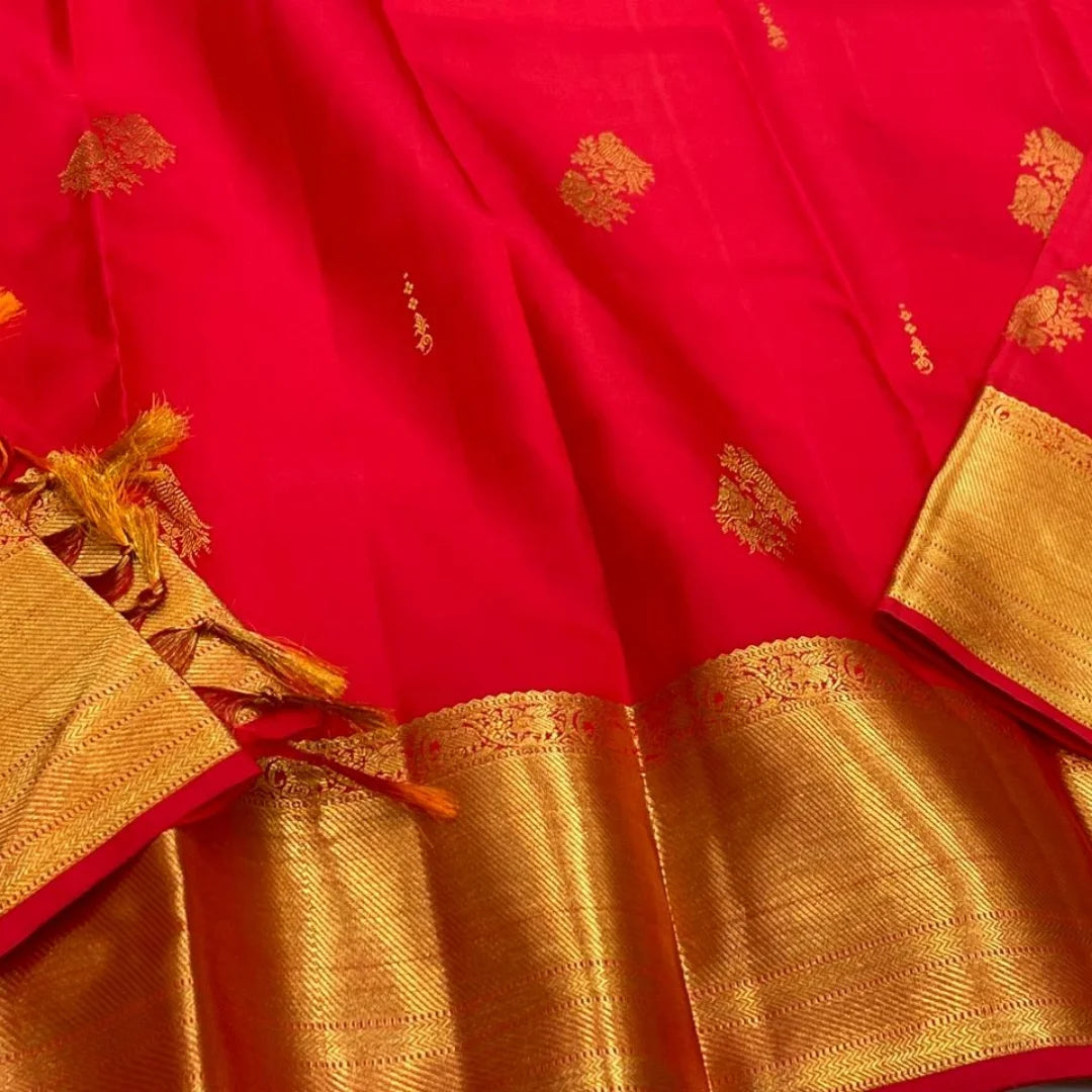 Exemplary Red Soft Banarasi Silk Saree With Forbearance Blouse Piece