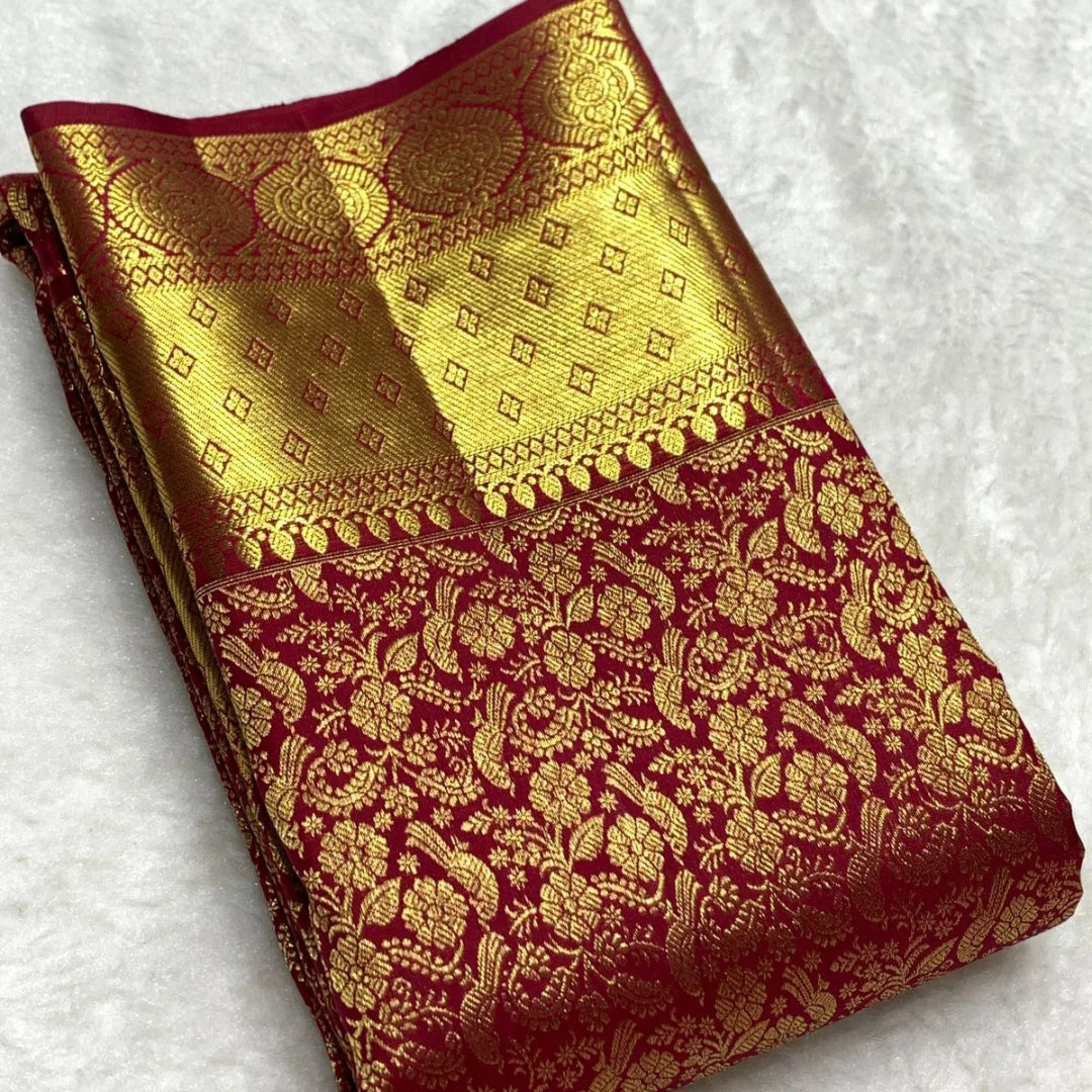 Admirable Red Soft Banarasi Silk Saree With Exquisite Blouse Piece