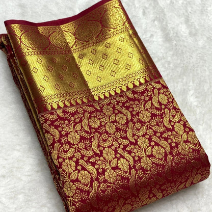 Admirable Red Soft Banarasi Silk Saree With Exquisite Blouse Piece