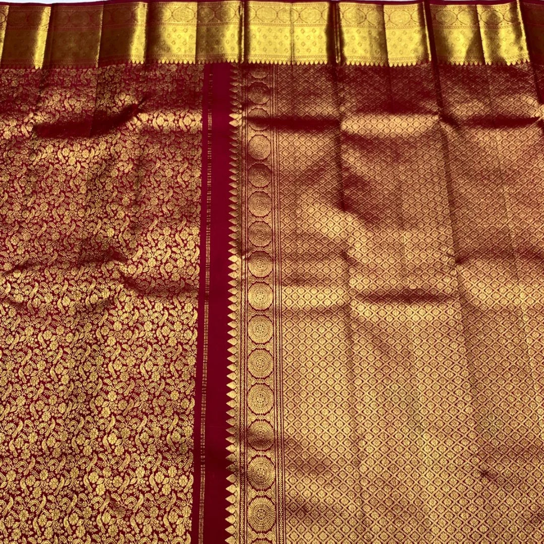 Admirable Red Soft Banarasi Silk Saree With Exquisite Blouse Piece