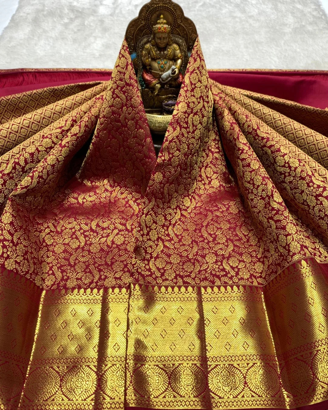 Admirable Red Soft Banarasi Silk Saree With Exquisite Blouse Piece