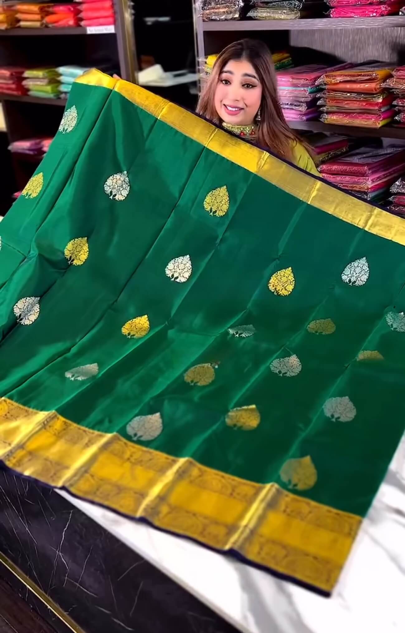 Eloquence Dark Green Soft Banarasi Silk Saree With Ineffable Blouse Piece