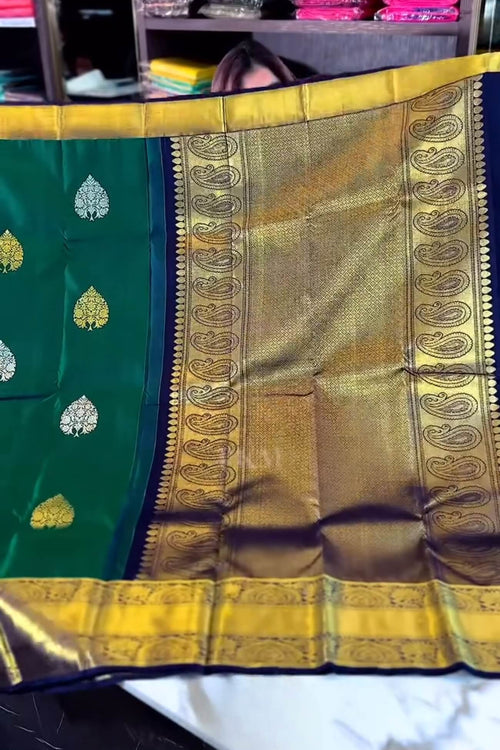 Load image into Gallery viewer, Eloquence Dark Green Soft Banarasi Silk Saree With Ineffable Blouse Piece
