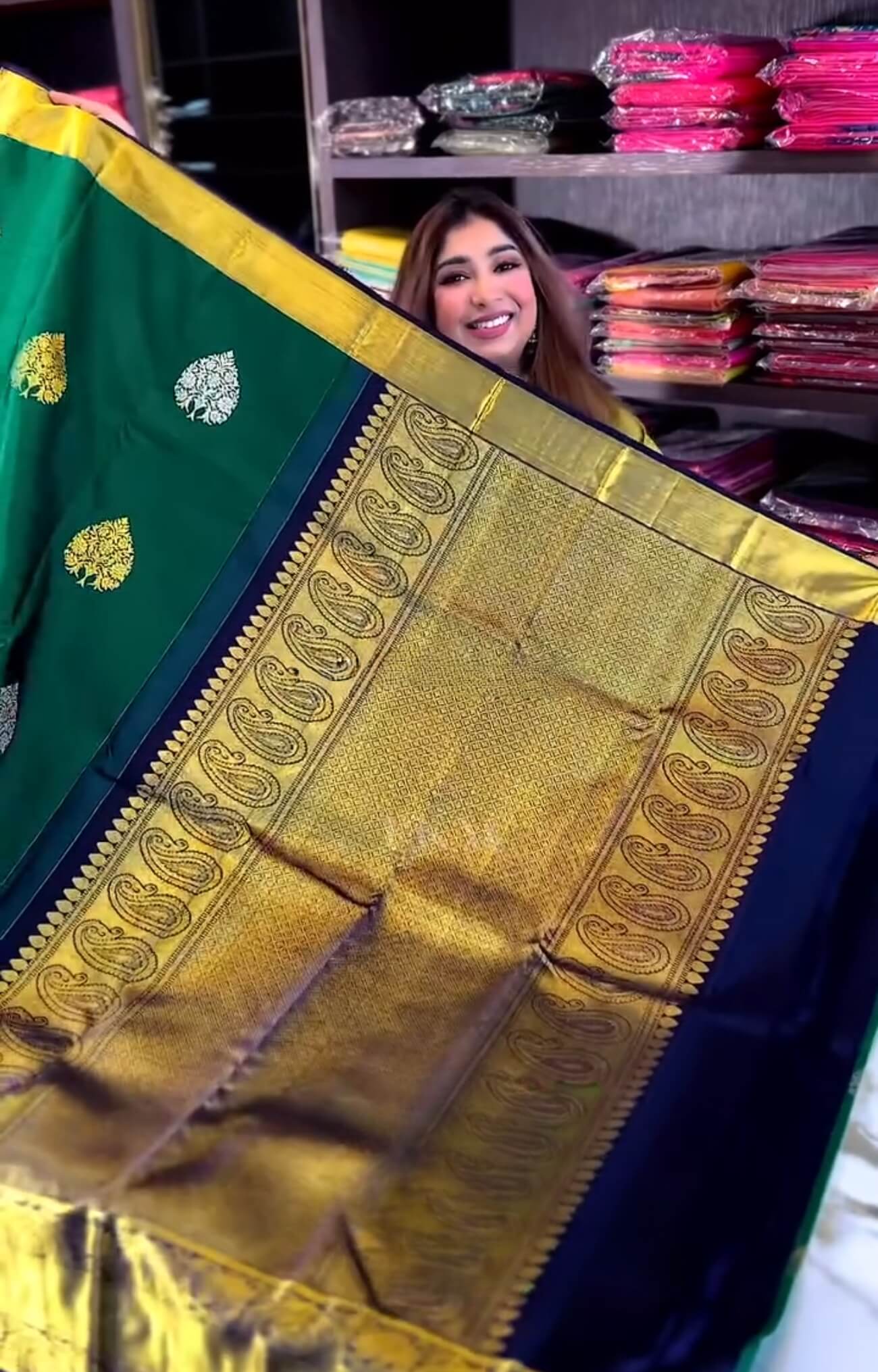 Eloquence Dark Green Soft Banarasi Silk Saree With Ineffable Blouse Piece