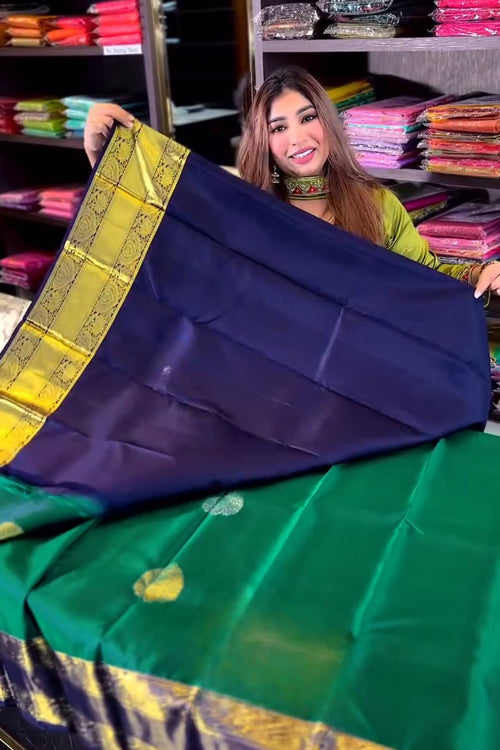 Load image into Gallery viewer, Eloquence Dark Green Soft Banarasi Silk Saree With Ineffable Blouse Piece
