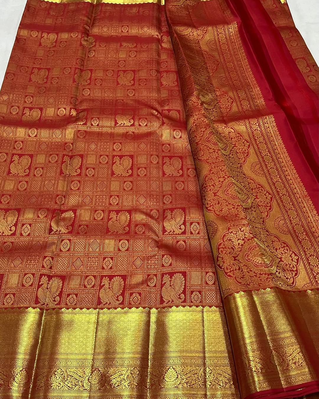 Energetic Red Soft Banarasi Silk Saree With Palimpsest Blouse Piece