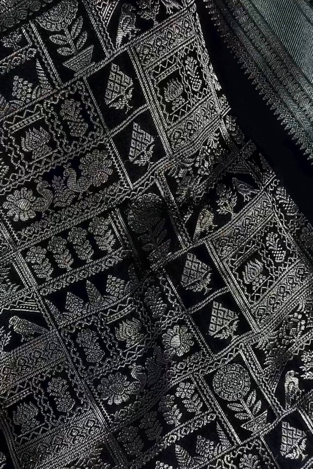Tremendous Black Soft Banarasi Silk Saree With Elaborate Blouse Piece