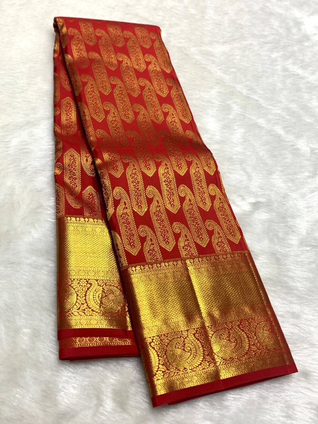 Grandiose Red Soft Banarasi Silk Saree With Vibrant Blouse Piece
