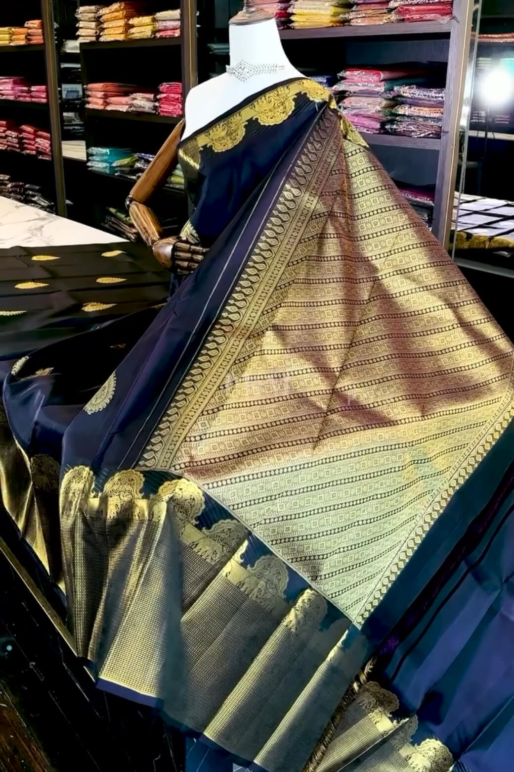 Ebullience Purple Soft Banarasi Silk Saree With Staring Blouse Piece