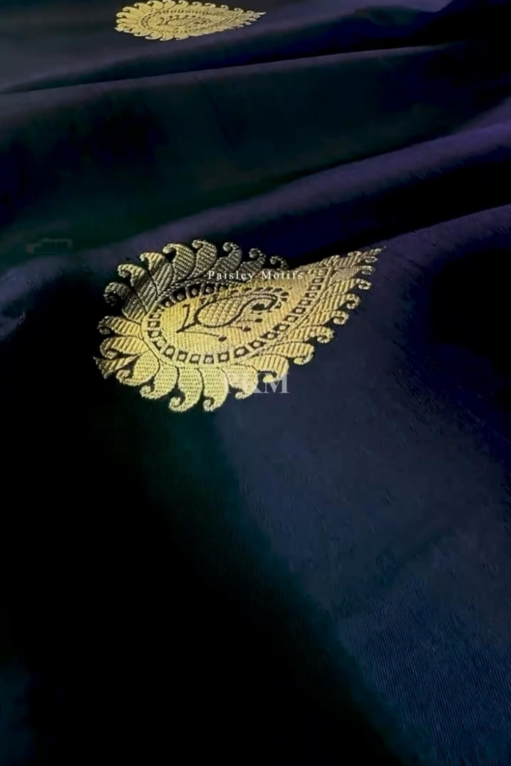 Ebullience Purple Soft Banarasi Silk Saree With Staring Blouse Piece