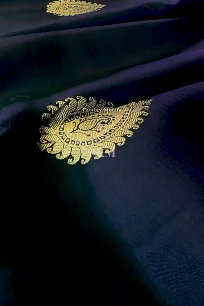 Ebullience Purple Soft Banarasi Silk Saree With Staring Blouse Piece