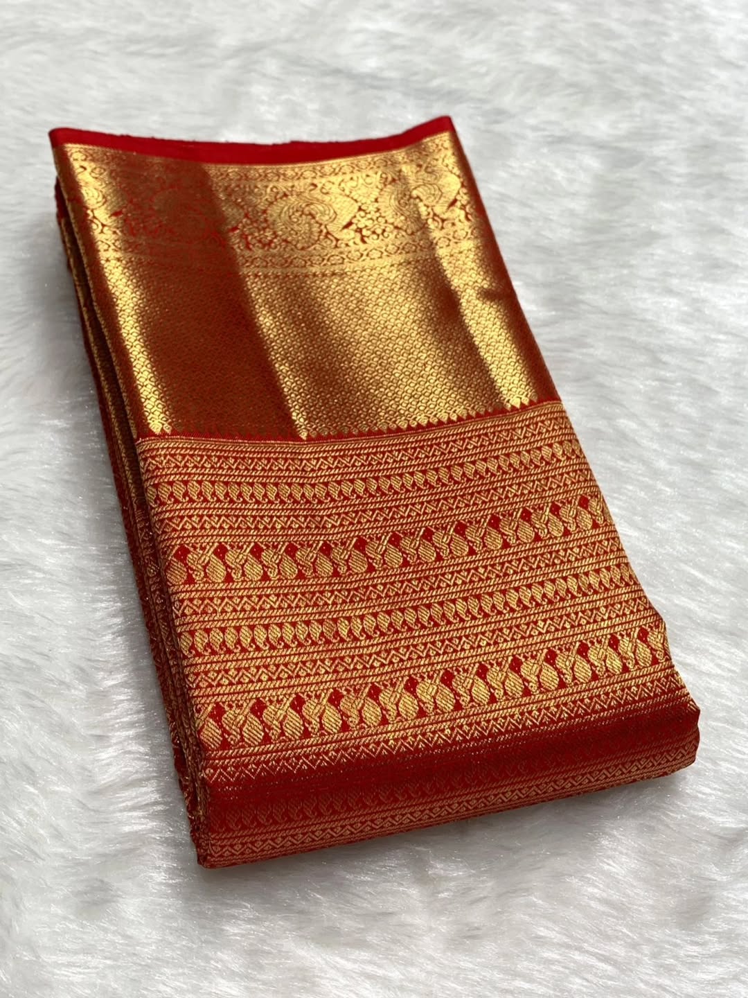 Exuberant Red Soft Banarasi Silk Saree With Smart Blouse Piece