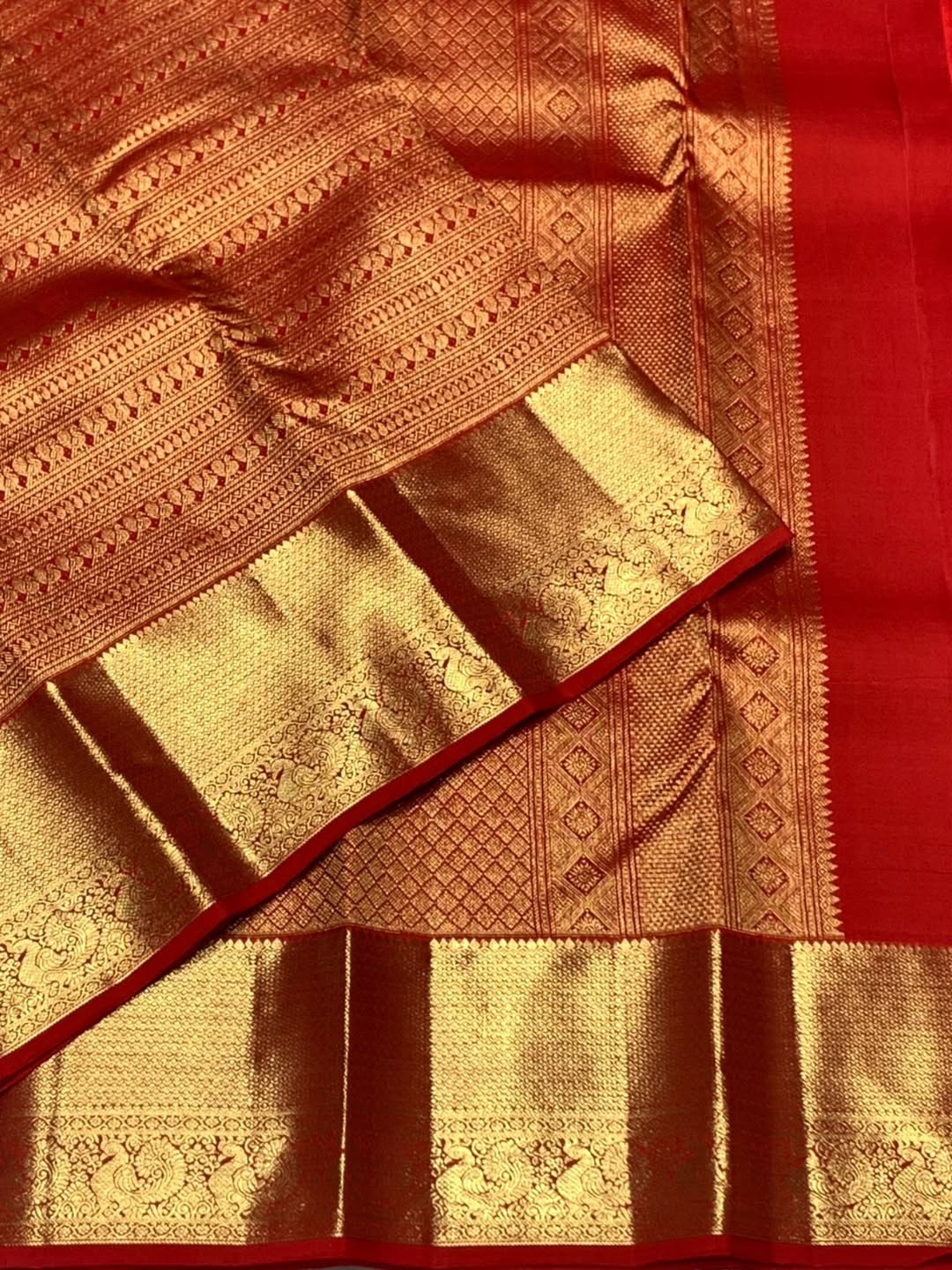Exuberant Red Soft Banarasi Silk Saree With Smart Blouse Piece