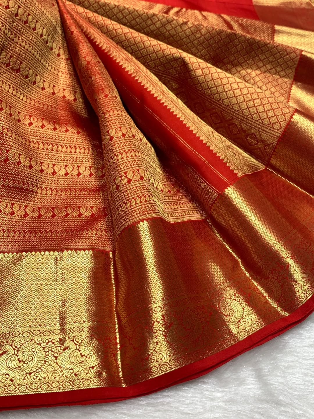 Exuberant Red Soft Banarasi Silk Saree With Smart Blouse Piece
