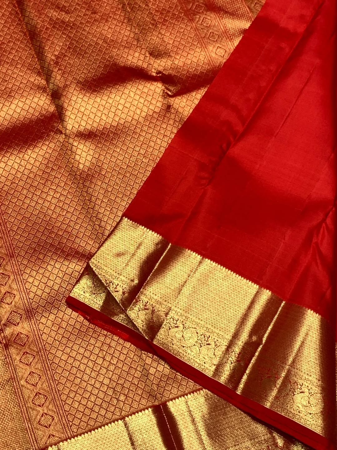 Exuberant Red Soft Banarasi Silk Saree With Smart Blouse Piece