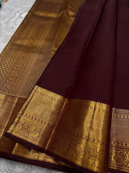 Splendiferous Wine Pure Zari Weaving Banarasi Silk Saree With Flamboyant Blouse Piece