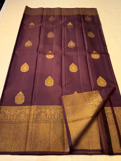 Stunner Wine Pure Zari Weaving Banarasi Silk Saree With Smashing Blouse Piece