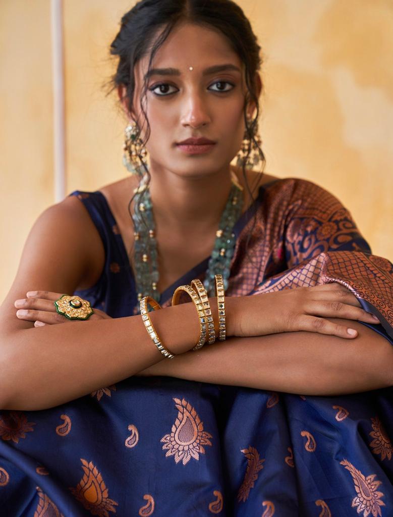 Extraordinary Navy Blue Soft Silk Saree With Gratifying Blouse Piece