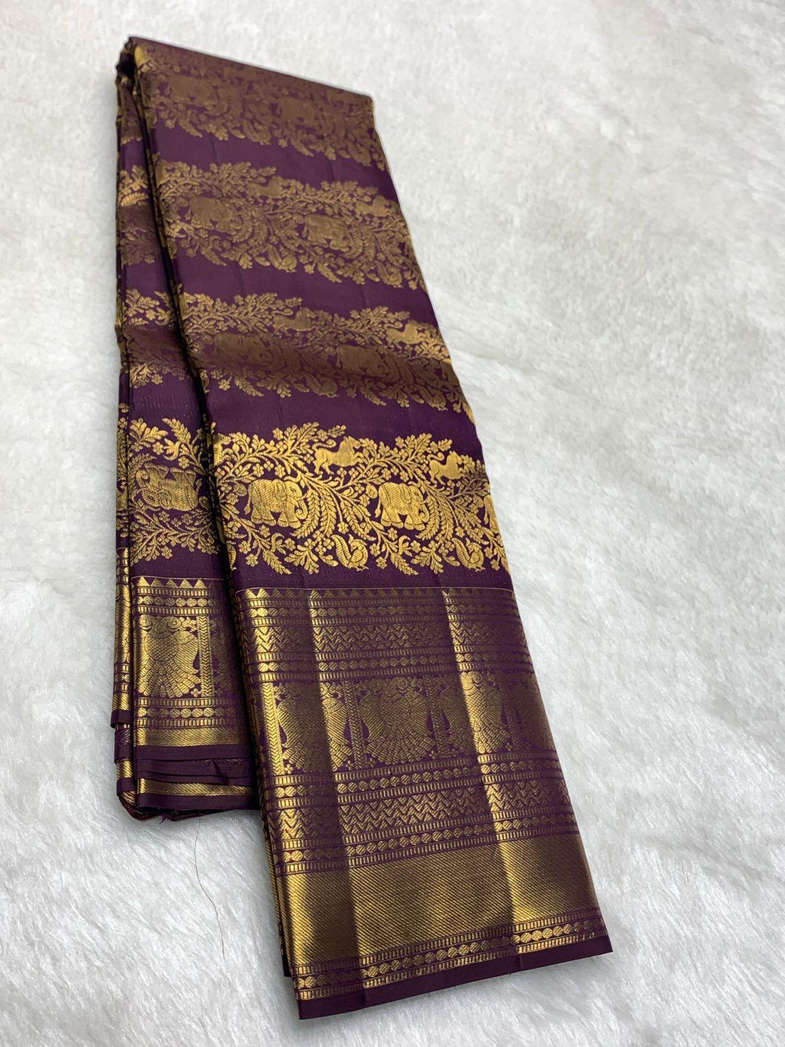 Fragrant Purple Pure Zari Weaving Banarasi Silk Saree With Mesmeric Blouse Piece
