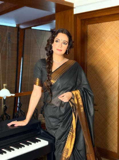 Extraordinary Black Pure Zari Weaving Banarasi Silk Saree With Dissemble Blouse Piece