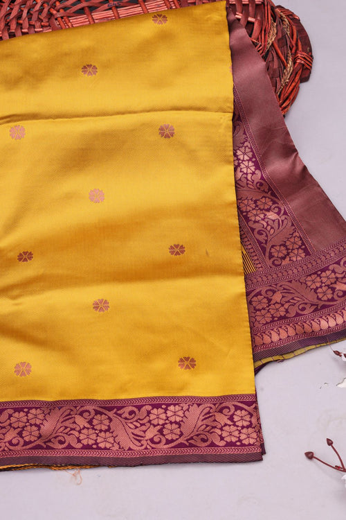 Load image into Gallery viewer, Mesmerising Yellow Soft Silk Saree With Demanding Blouse Piece
