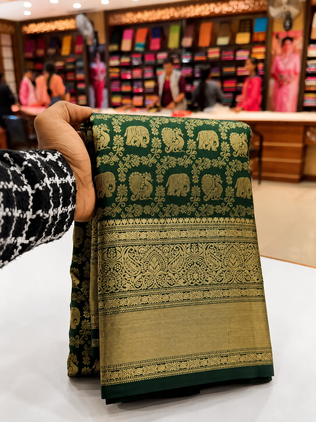Intricate Dark Green Pure Banarasi Silk Saree With Gratifying Blouse Piece