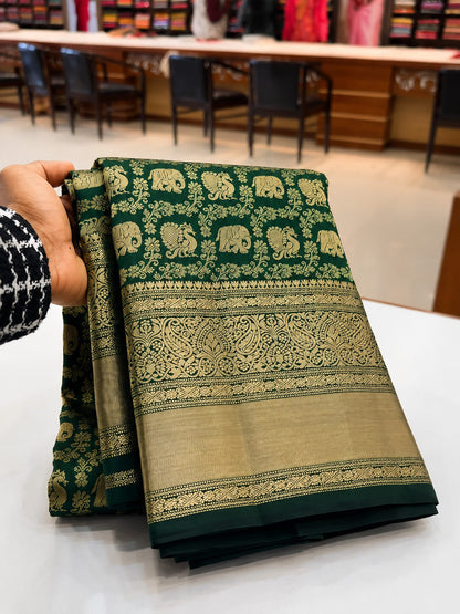 Intricate Dark Green Pure Banarasi Silk Saree With Gratifying Blouse Piece