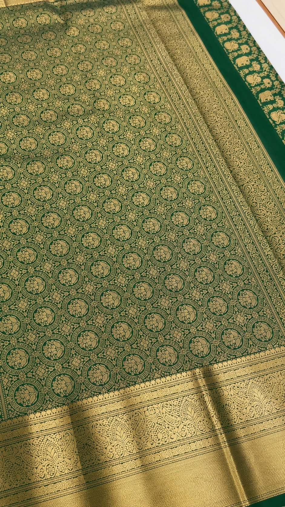 Intricate Dark Green Pure Banarasi Silk Saree With Gratifying Blouse Piece