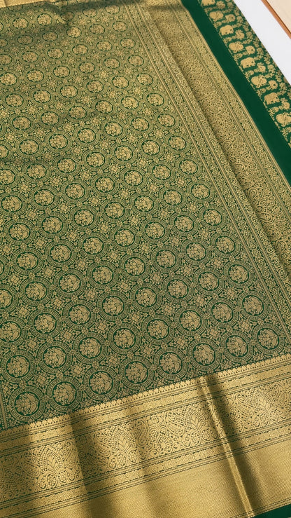 Intricate Dark Green Pure Banarasi Silk Saree With Gratifying Blouse Piece