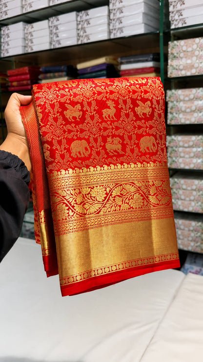 Embrocation Red Pure Banarasi Silk Saree With Smart Blouse Piece