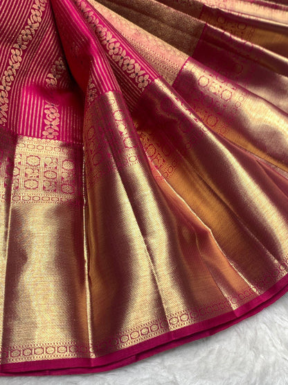 Adorning Dark Pink Pure Banarasi Silk Saree With Excellent Blouse Piece