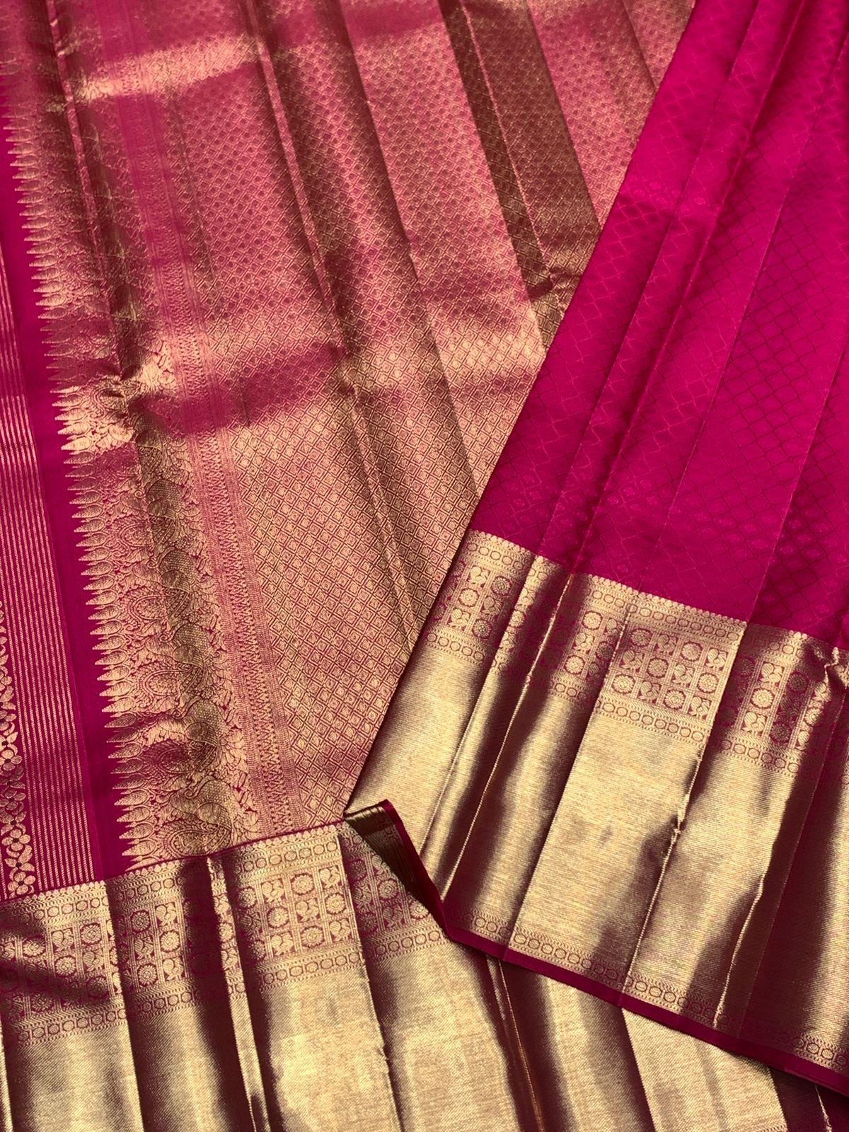 Adorning Dark Pink Pure Banarasi Silk Saree With Excellent Blouse Piece