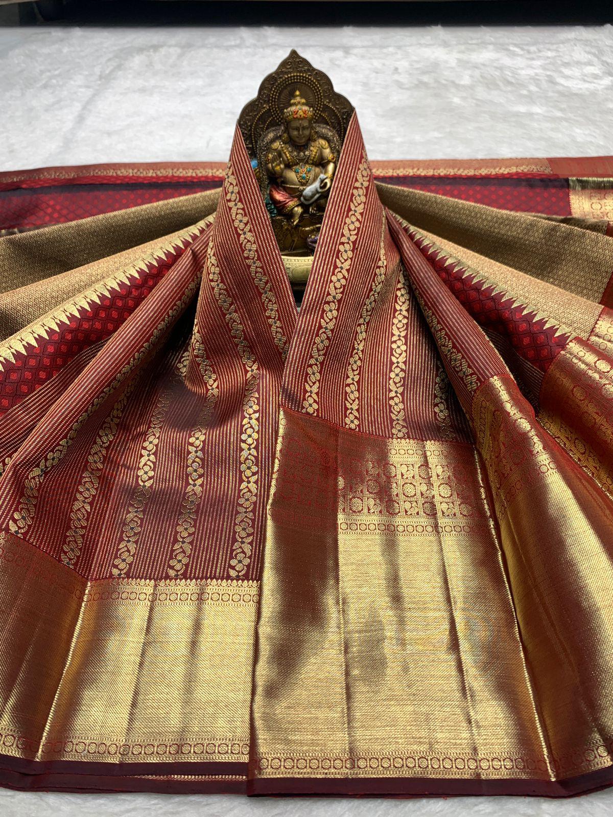 Angelic Maroon Pure Banarasi Silk Saree With Enamoring Blouse Piece
