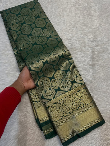 Ideal Dark Green Pure Banarasi Silk Saree With Mellifluous Blouse Piece