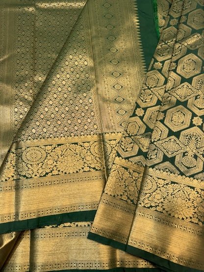 Ideal Dark Green Pure Banarasi Silk Saree With Mellifluous Blouse Piece