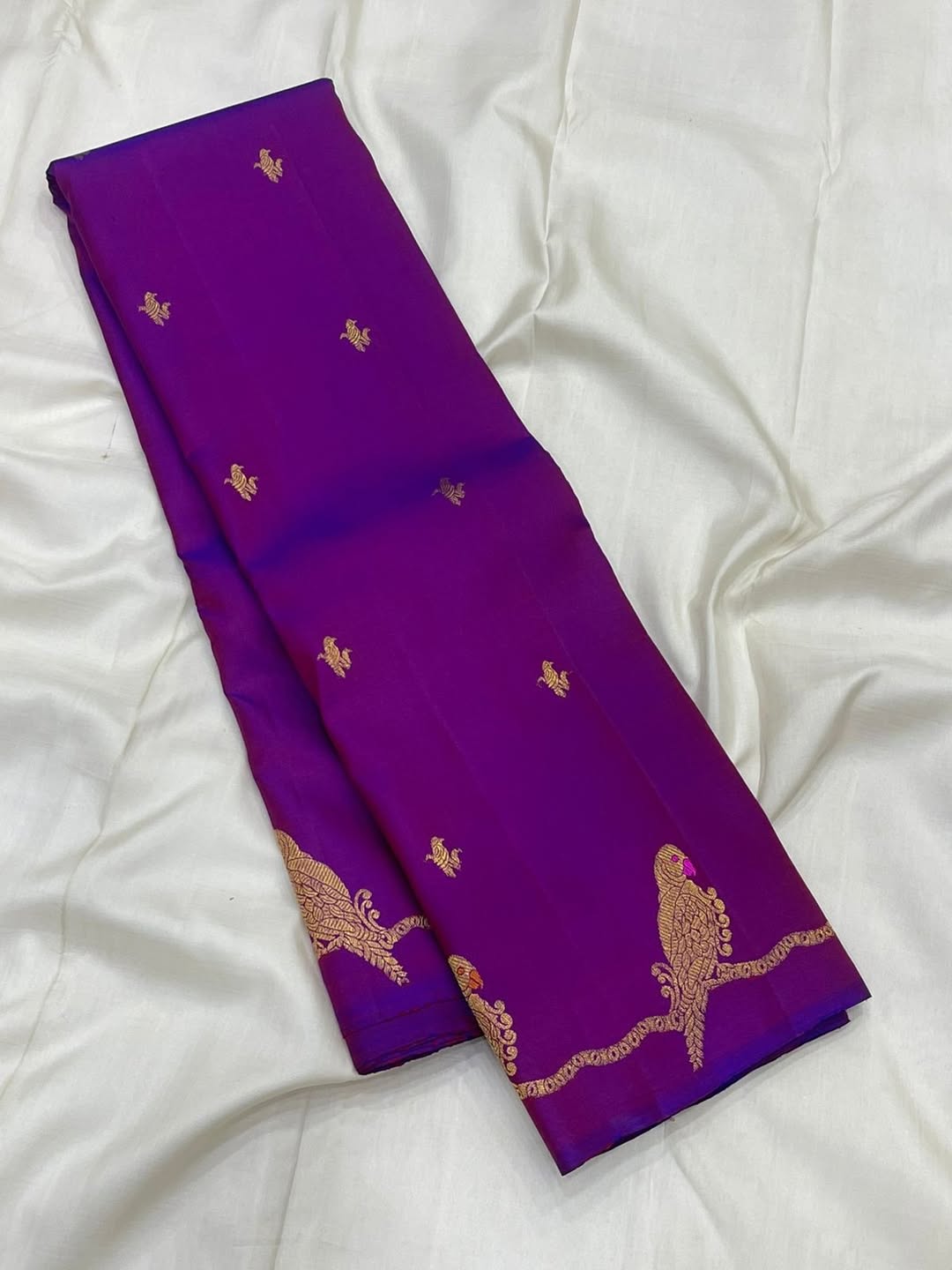 Delectable Purple Pure Banarasi Silk Saree With Resonant Blouse Piece