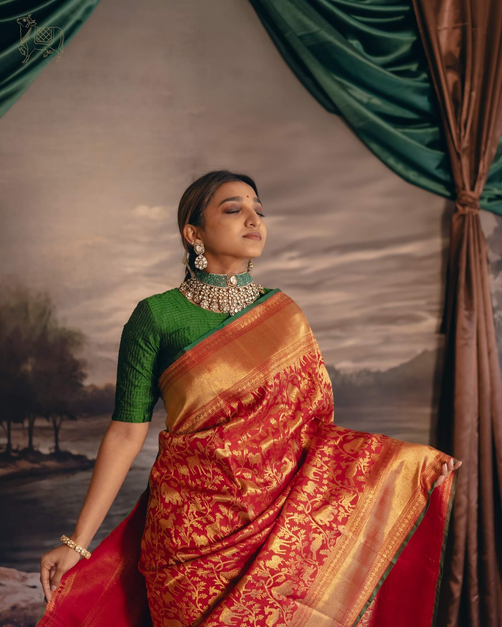 Fancifull Red Pure Banarasi Silk Saree With Mesmeric Blouse Piece