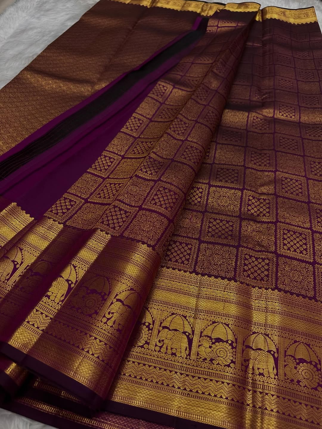 Luxuriant Purple Pure Banarasi Silk Saree With Transcendent Blouse Piece