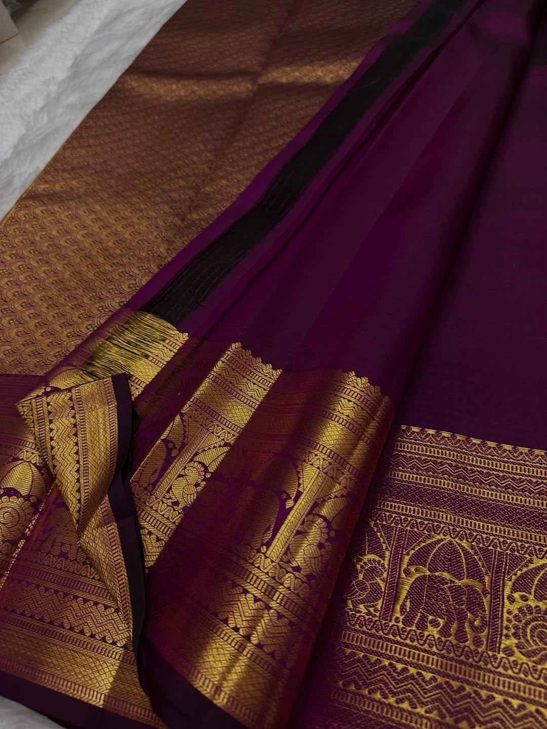 Luxuriant Purple Pure Banarasi Silk Saree With Transcendent Blouse Piece