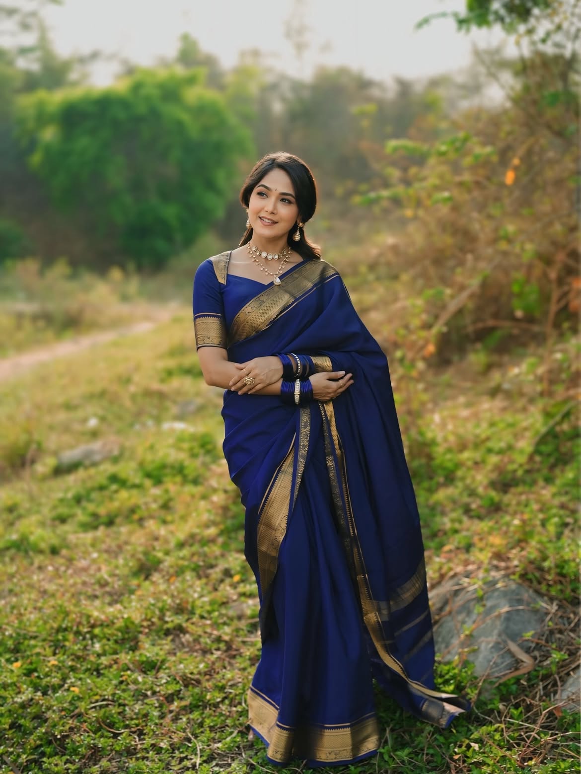 Surpassing Navy Blue Pure Banarasi Silk Saree With Enthralling Blouse Piece