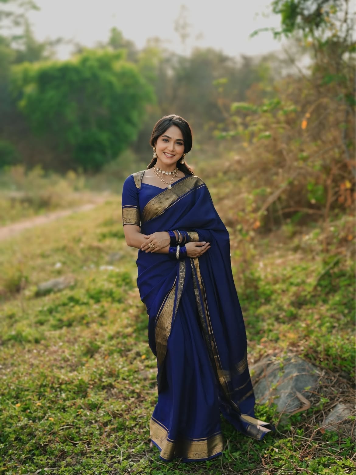 Surpassing Navy Blue Pure Banarasi Silk Saree With Enthralling Blouse Piece