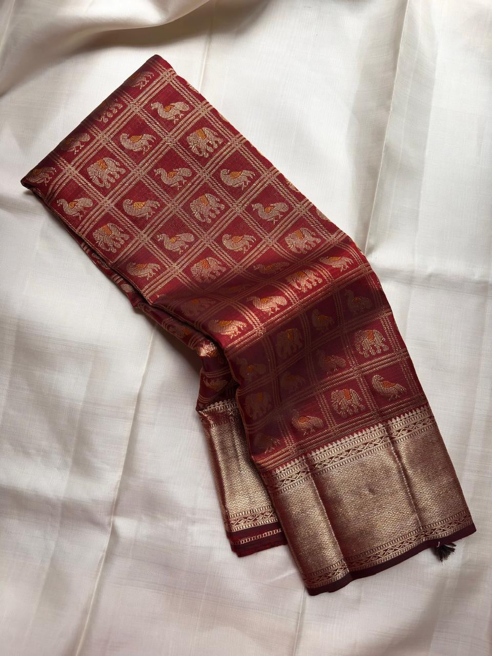 Majesty Maroon Pure Banarasi Silk Saree With Captivating Blouse Piece
