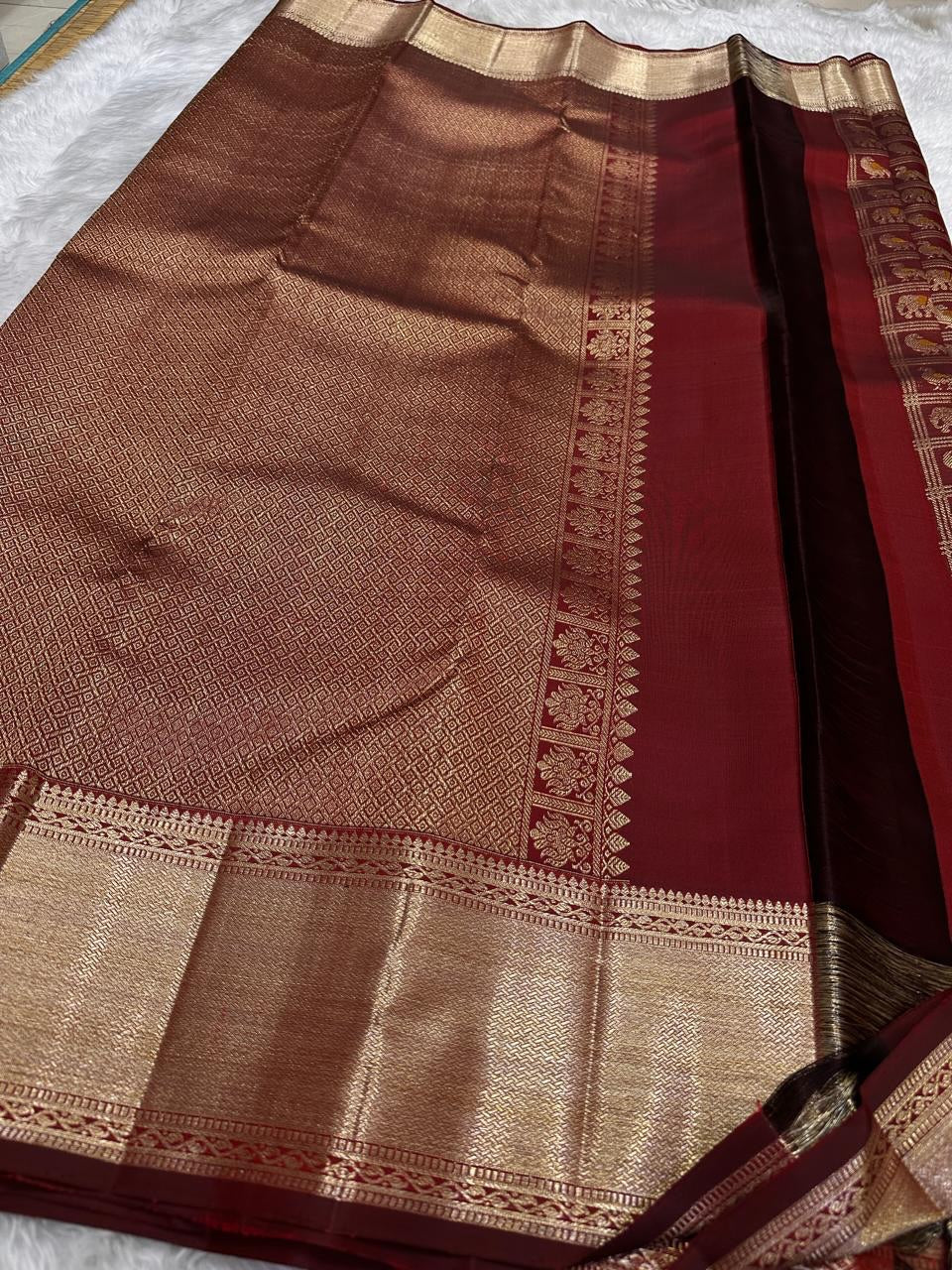 Majesty Maroon Pure Banarasi Silk Saree With Captivating Blouse Piece